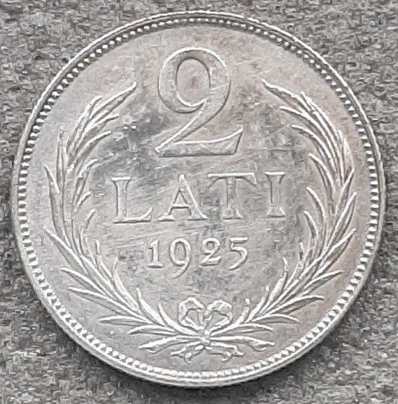 2 лата.jpg