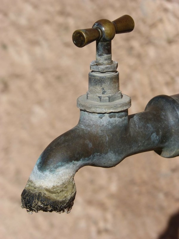 tap-water-old-running-water.jpg